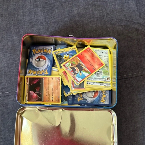 Pokemon Red and Blue Trading Card Tin with cards - Picture 4 of 4